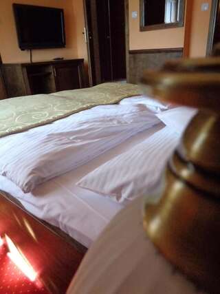 Отели типа «постель и завтрак» Villa Bialka Groń Четырехместный номер с ванной комнатой-1