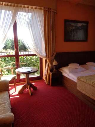 Отели типа «постель и завтрак» Villa Bialka Groń Двухместный номер Делюкс с 1 кроватью и балконом-4