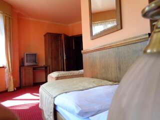 Отели типа «постель и завтрак» Villa Bialka Groń Двухместный номер с 2 отдельными кроватями и собственной ванной комнатой-3