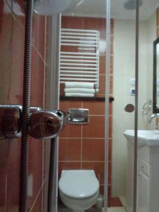 Отели типа «постель и завтрак» Villa Bialka Groń Четырехместный номер с ванной комнатой-2