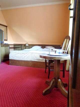 Отели типа «постель и завтрак» Villa Bialka Groń Двухместный номер с 1 кроватью и собственной ванной комнатой-1